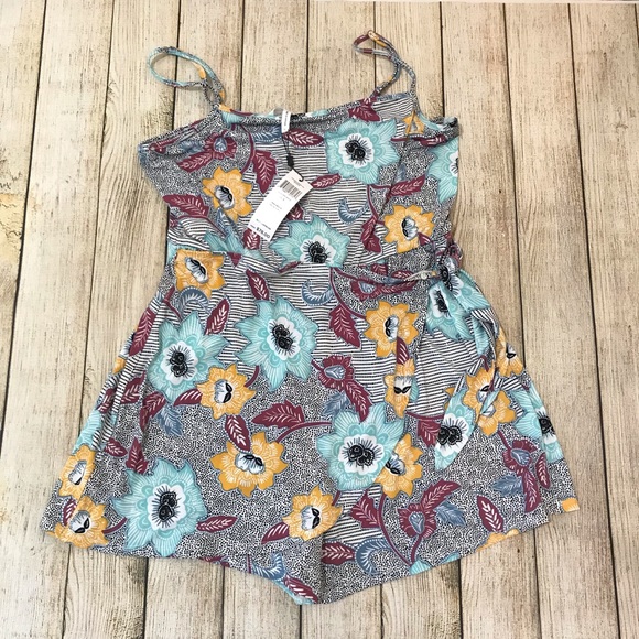 NWT Printed Faux-Wrap Romper | BCBGeneration - Picture 5 of 7